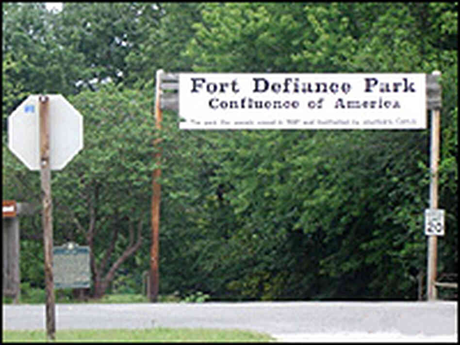 Fort Defiance Park marks the convergence of Mississippi and Ohio rivers. Fort Defiance Park marks the convergence of Mississippi and Ohio rivers.