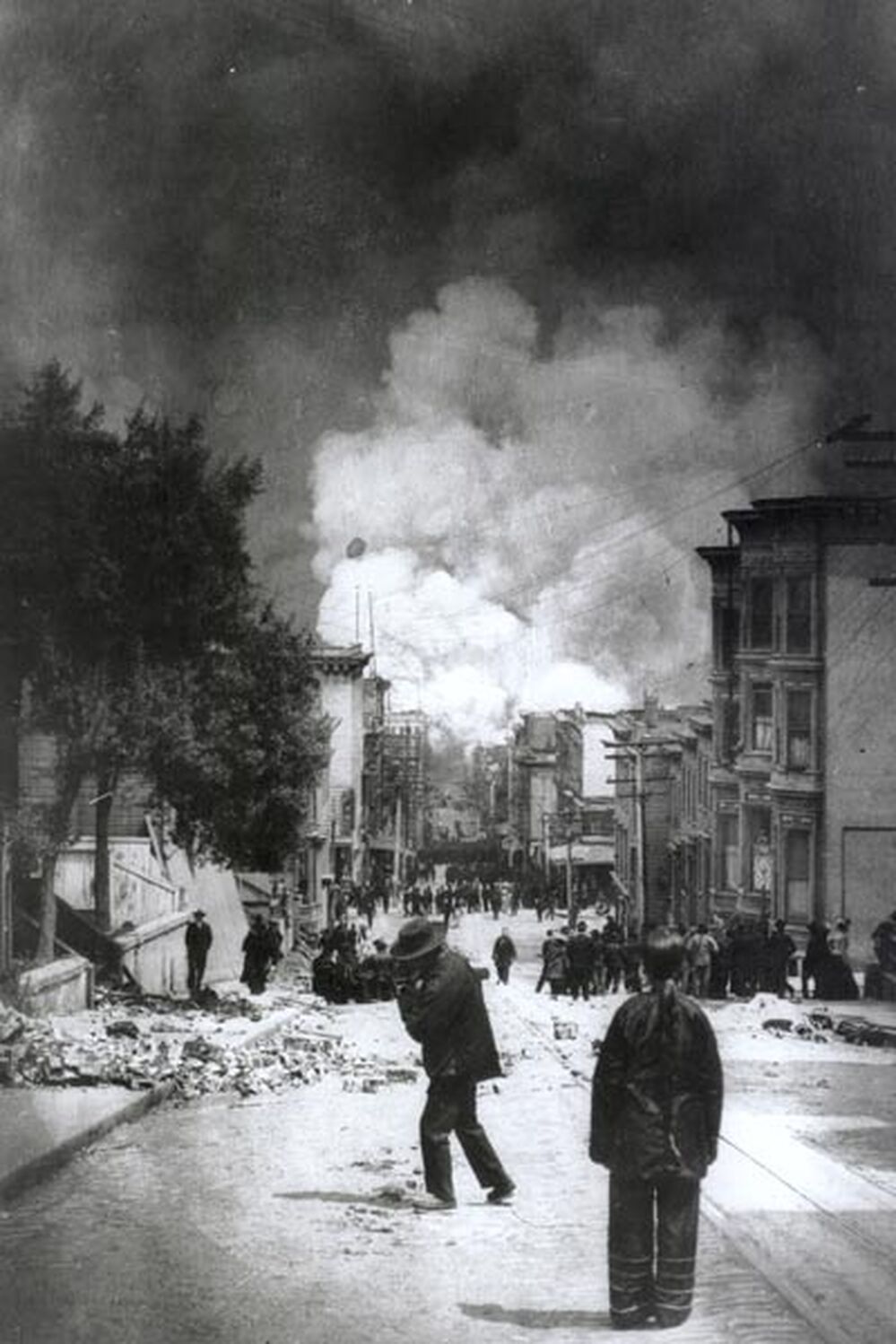 Onlookers watch the fire following the 1906 earthquake.
