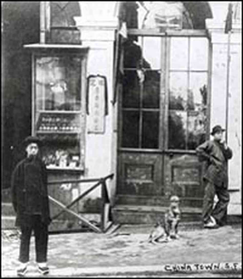 Geoy Lung Store on Dupont Street in Chinatown before the 1906 quake.