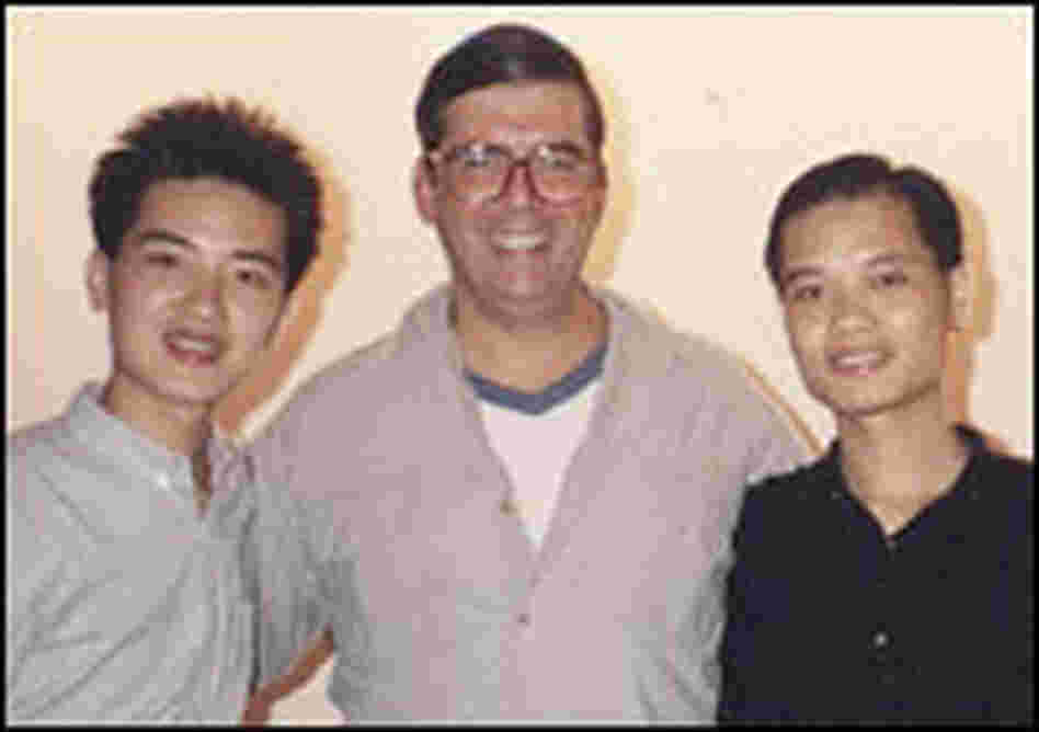 John Kamm, with brothers Li Lin and Li Zhi after their release in 1991.
