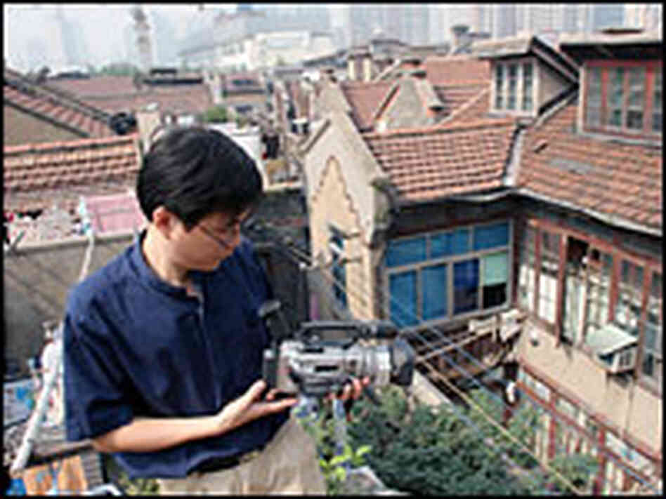 Shu films from roof