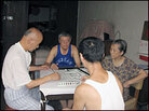 Neighbors play mahjong in Shu Haolun's grandmother's room. He no longer lives in Dazhongli. Neighbors play mahjong in Shu Haolun's grandmother's room. He no longer lives in Dazhongli.