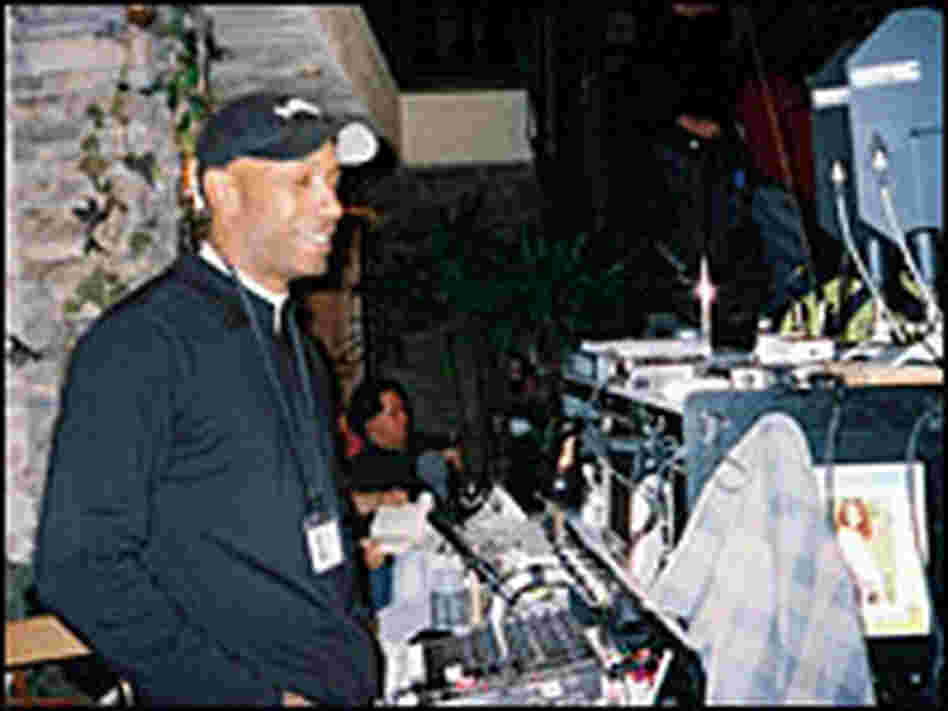 Sound mixer Dave Parker on the set of  'Freedom Writers'