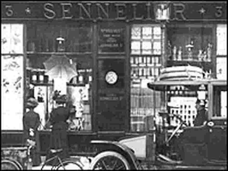 Front of the Sennelier shop, Quai Voltaire in Paris, at the beginning of the 20th century.