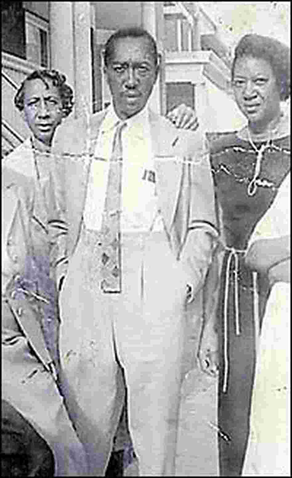 Clarice, left, with her brother, Ira, and sister, Rozzie Laney. Clarice, left, with her brother, Ira, and sister, Rozzie Laney.