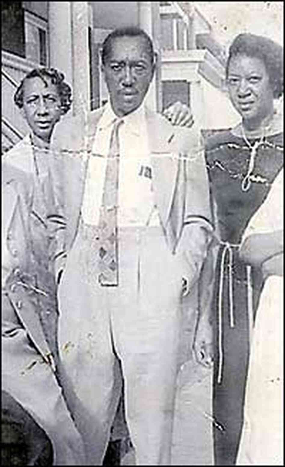 Clarice, left, with her brother, Ira, and sister, Rozzie Laney. Clarice, left, with her brother, Ira, and sister, Rozzie Laney.