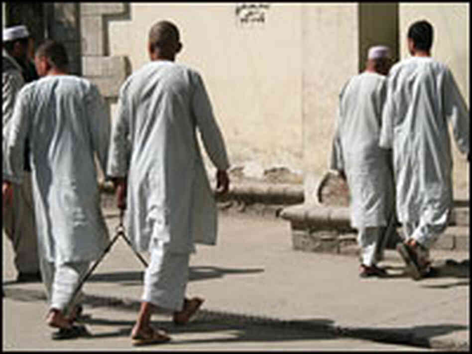 Prisoners file through the courtyard of Kabul's court center.