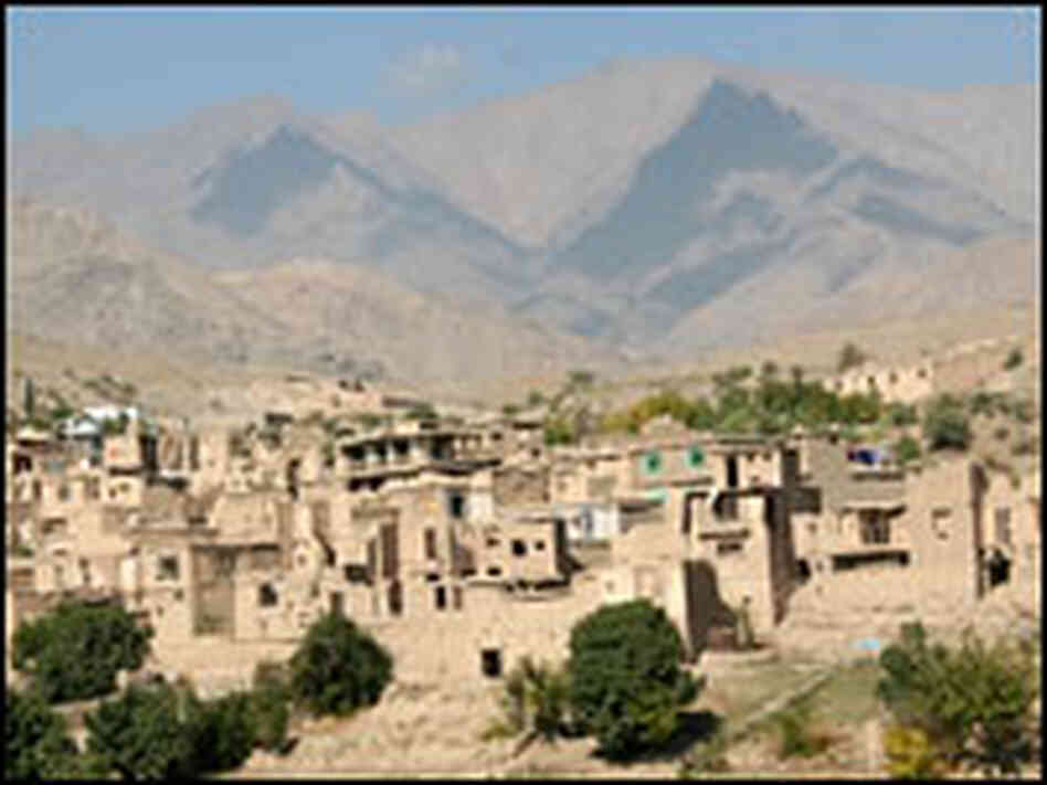 Istalif's hillside homes have stunning views. Istalif's hillside homes have stunning views.