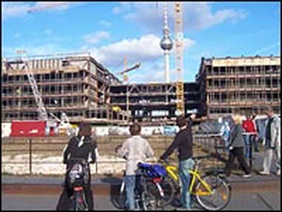 Visitors watch work at the site of the former 'Palace of the Republic.' Visitors watch work at the site of the former 'Palace of the Republic.'
