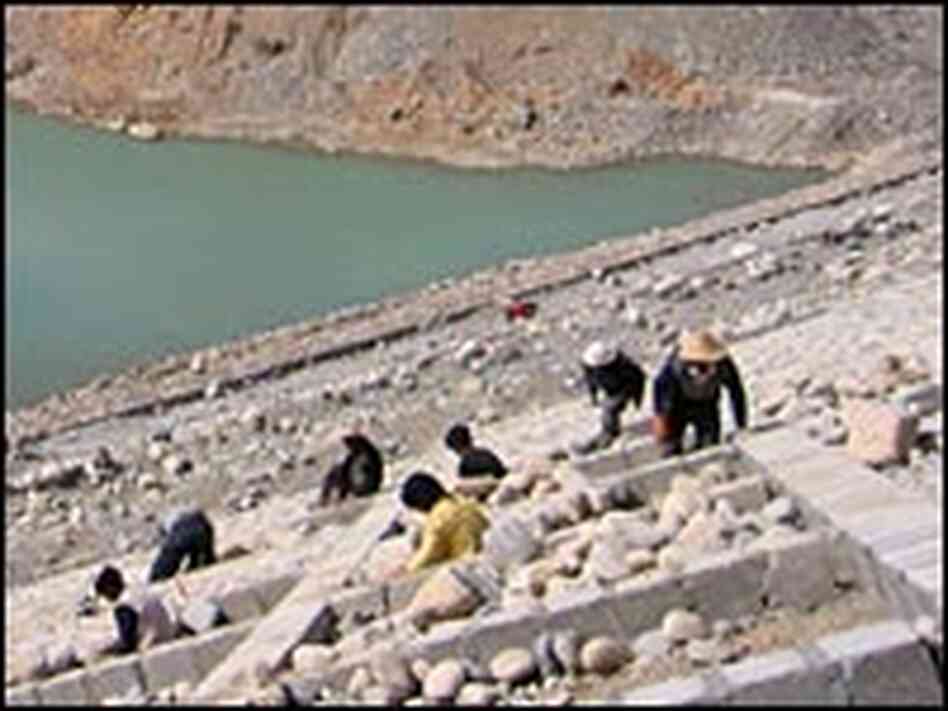 Crews work on a new dam on the Lhasa River.