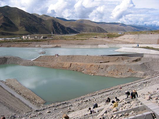 Crews work on a new dam on the Lhasa River.