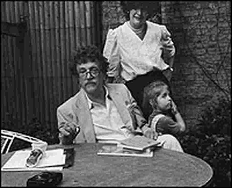 Kurt Vonnegut, Jill Kremenetz, and their daughter Lily Kurt Vonnegut, Jill Kremenetz, and their daughter Lily