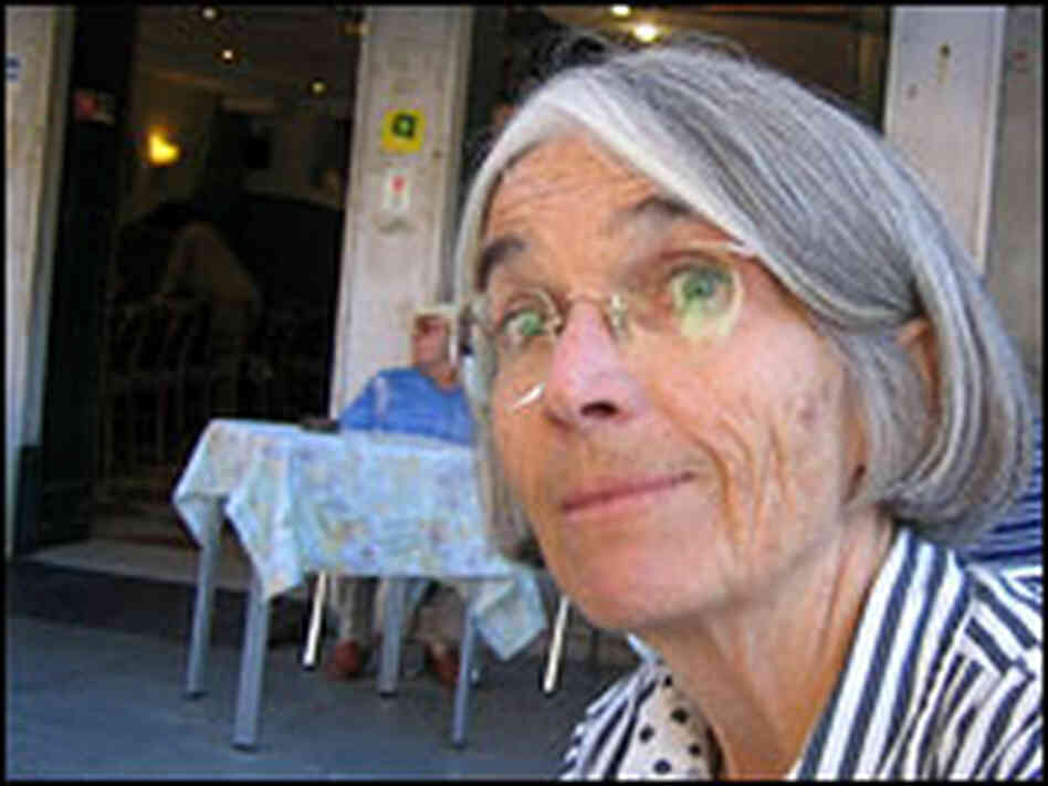 Donna Leon visits her neighborhood cafe.