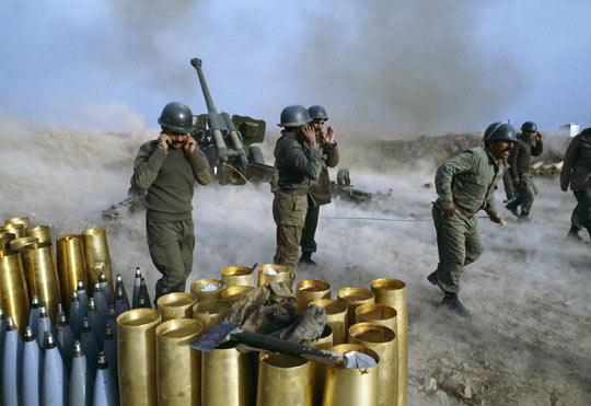 An Iraqi artillery battery