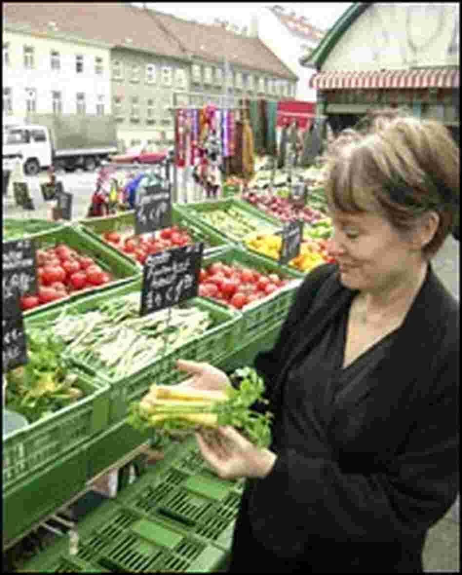 Alice Waters at the Vienna Naschmarkt Alice Waters at the Vienna Naschmarkt