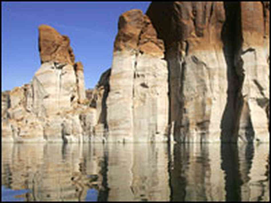 A bleached "bathtub ring" around Lake Powell