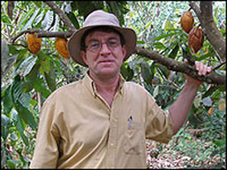 Dario Ahnert, a plant expert at the State University of Santa Cruz