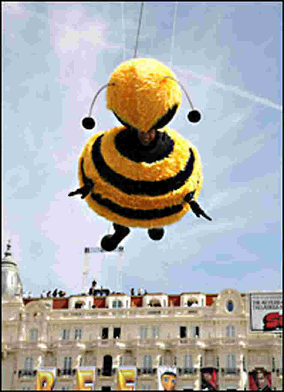 Jerry Seinfeld flying in bee suit