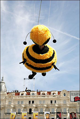 Jerry Seinfeld flying in bee suit