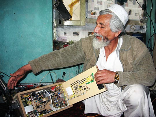 Afghan inventor Hanif Molavizadeh