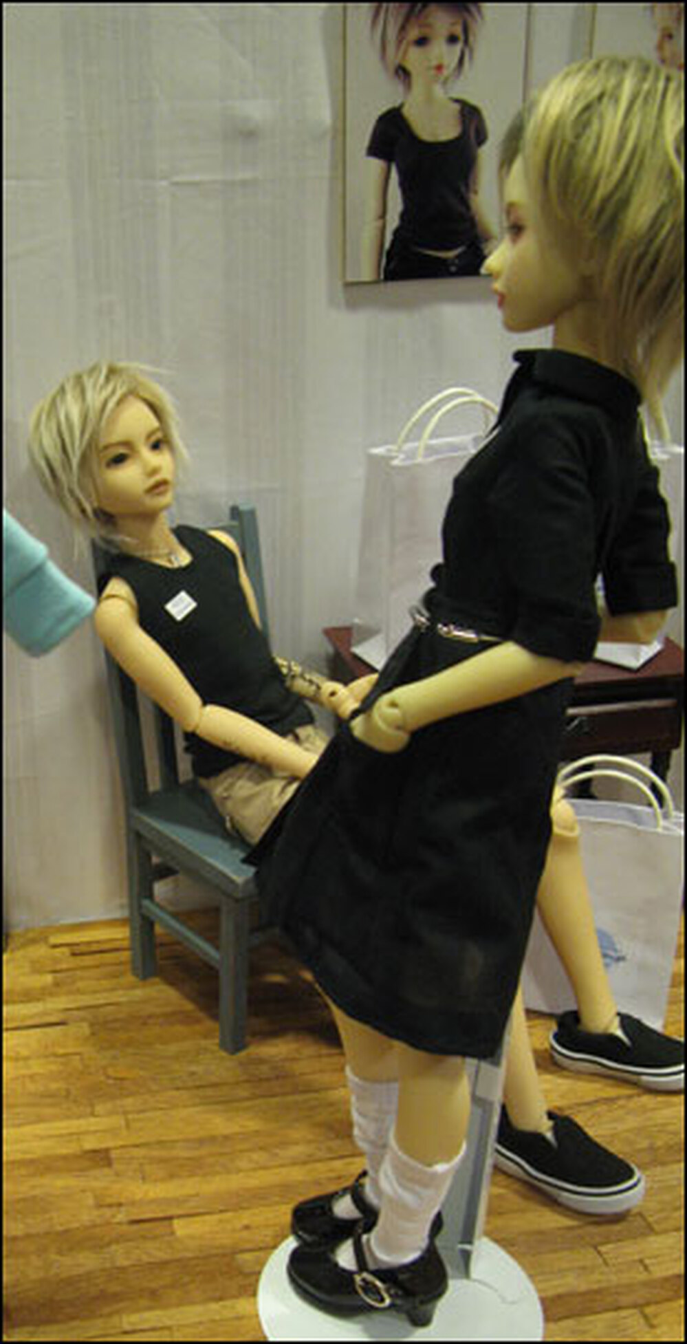 A vendor display at Dollectable features BJDs trying on clothes.