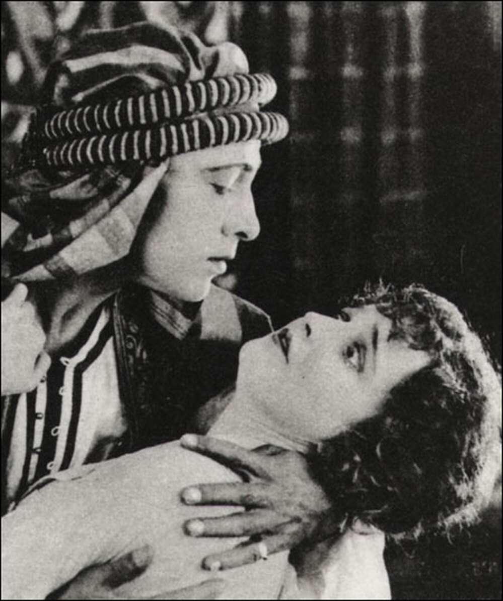 Valentino woos in 'The Sheik'