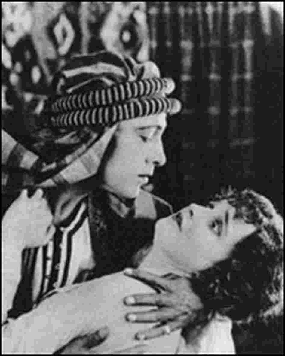 Valentino woos in 'The Sheik'