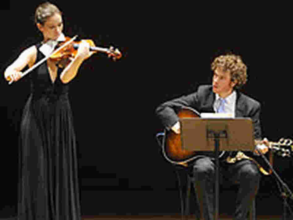 Josh Ritter acompanies Hilary Hahn in New York.