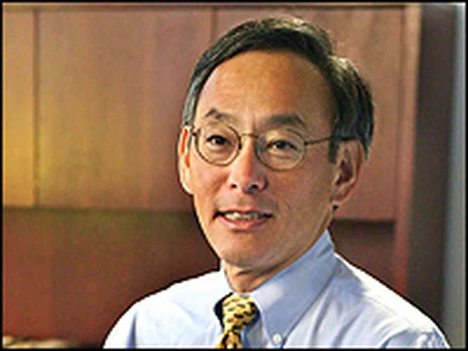 Steven Chu sits in an office.