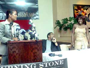 Laila and Jacqui banter at the press conference in Los Angeles, May 2001