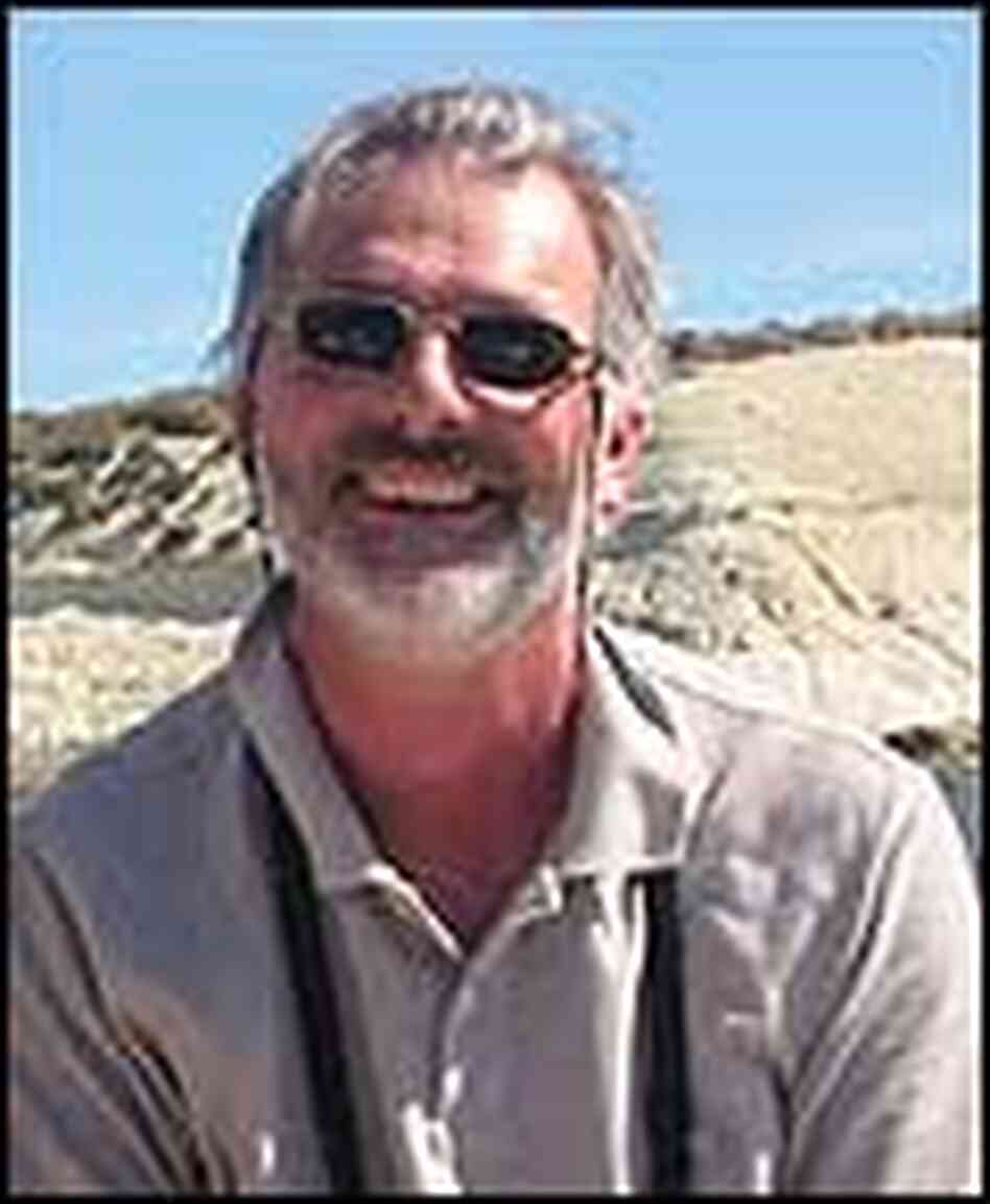 Wildlife Conservation Society researcher and elephant seal expert Claudio Campagna Wildlife Conservation Society researcher and elephant seal expert Claudio Campagna
