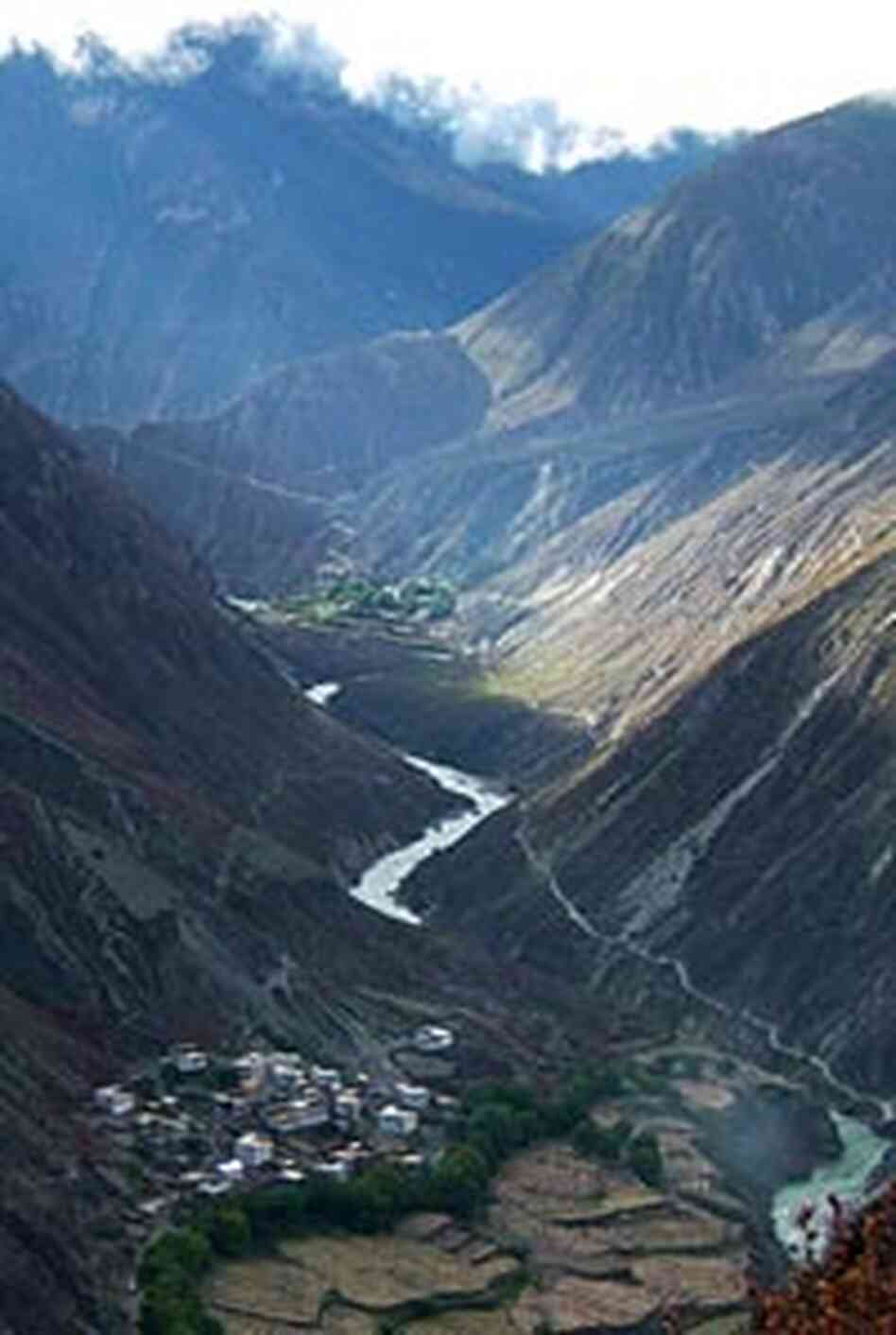 View from the trail leading up to Gebula Pass.