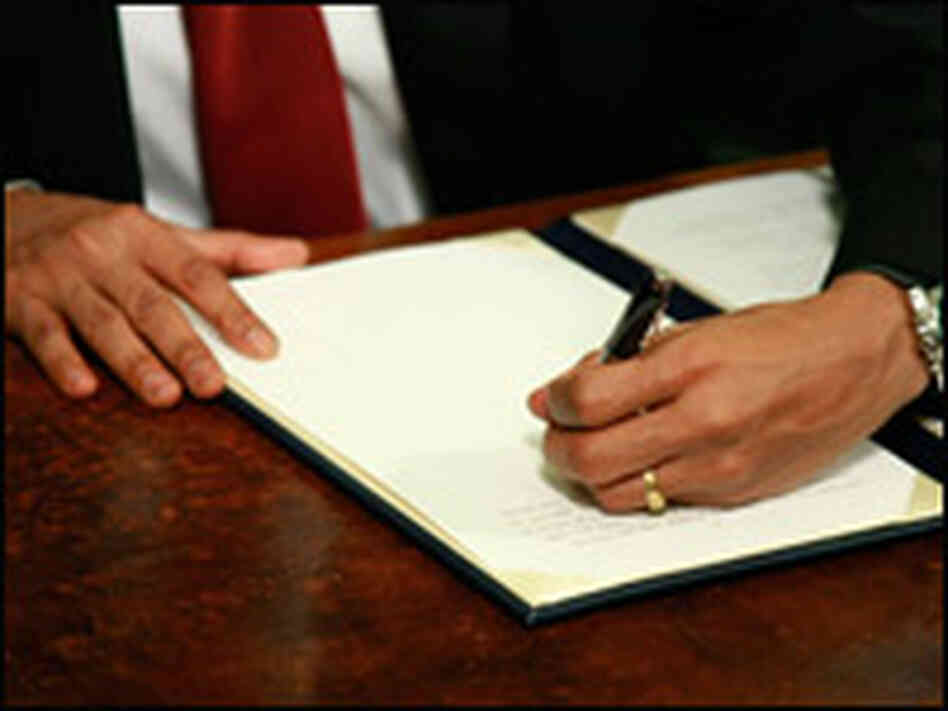 Obama signs order to close Gitmo Obama signs order to close Gitmo