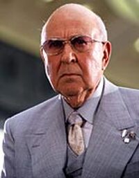 Reiner as Saul Bloom in <i>Ocean's 11.</i> He reprises the role in the upcoming <i>Ocean's 12,</i> scheduled for release in December.