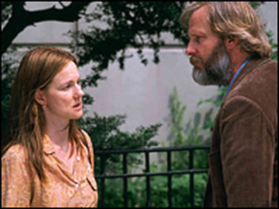 Jeff Daniels and Laura Linney star as a divorcing couple in The Squid and the Whale. Jeff Daniels and Laura Linney star as a divorcing couple in The Squid and the Whale.