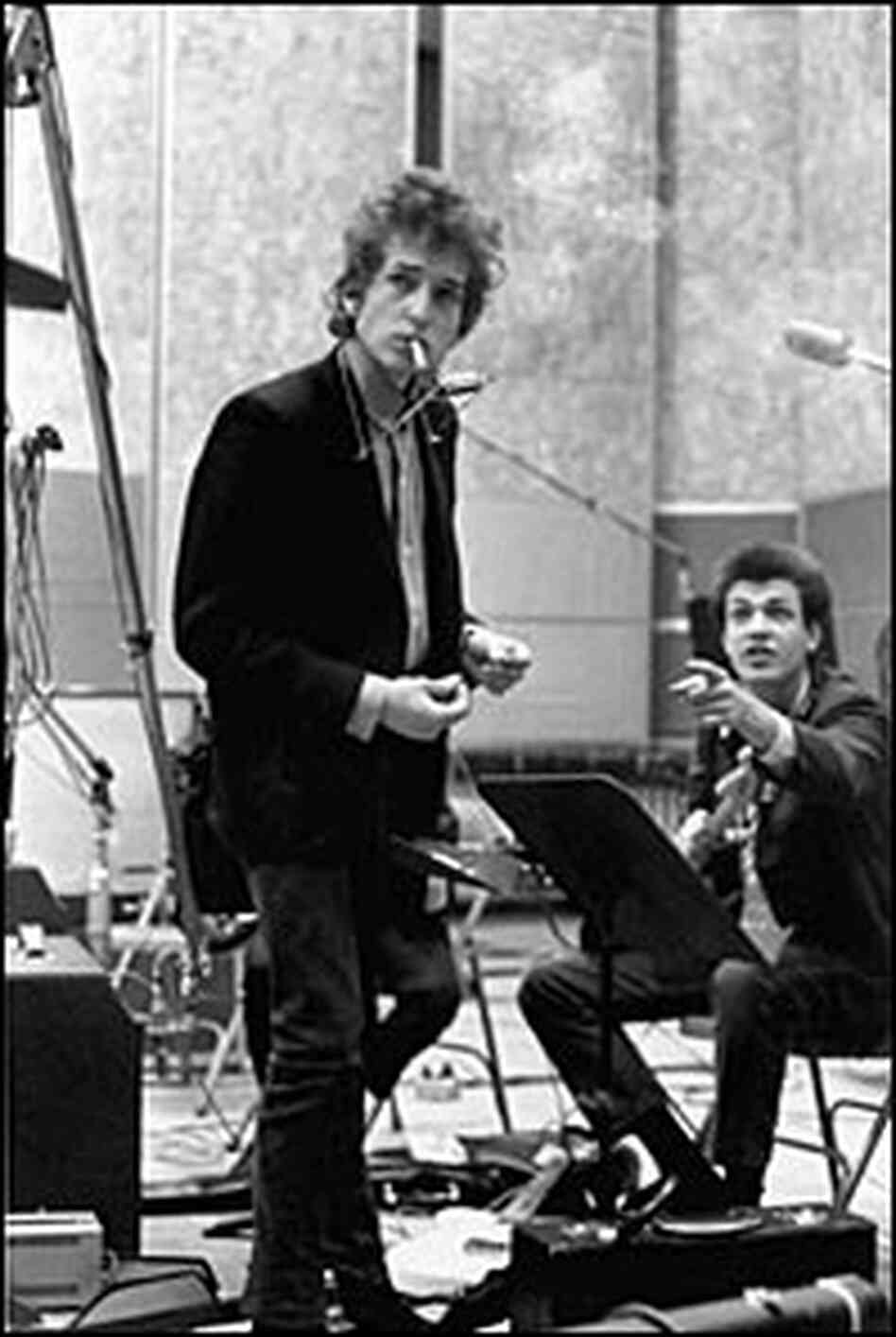 Bob Dylan with Michael Bloomfield. Bob Dylan with Michael Bloomfield.