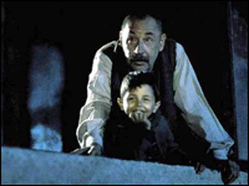 A child (Salvatore Cascio) falls in love with film. A child (Salvatore Cascio) falls in love with film.