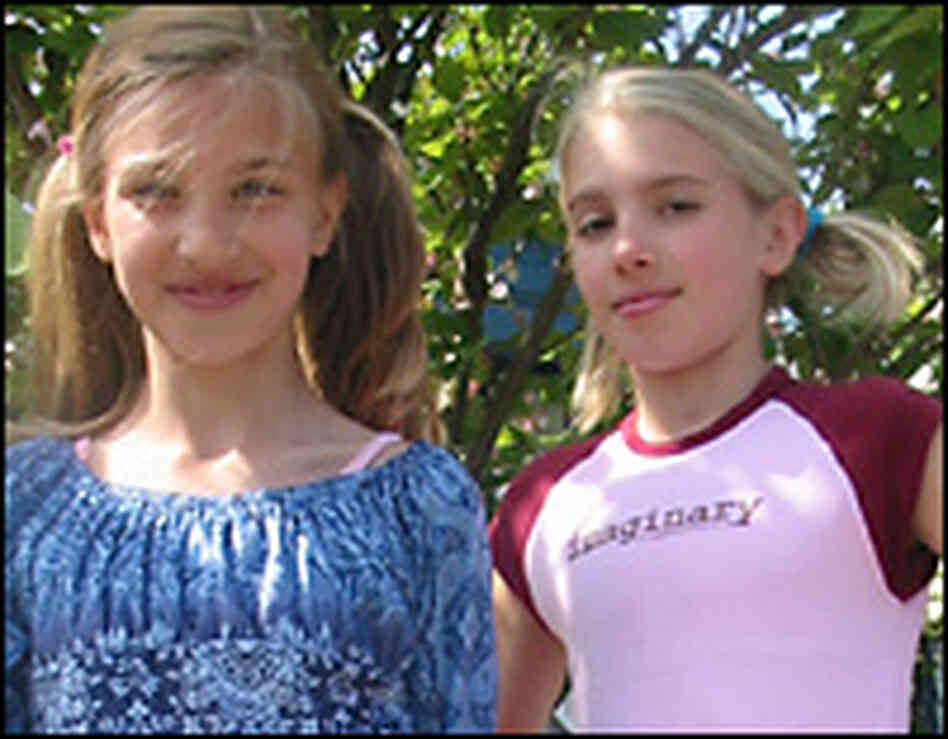 Smoosh members Asya and Chloe. Smoosh members Asya and Chloe.