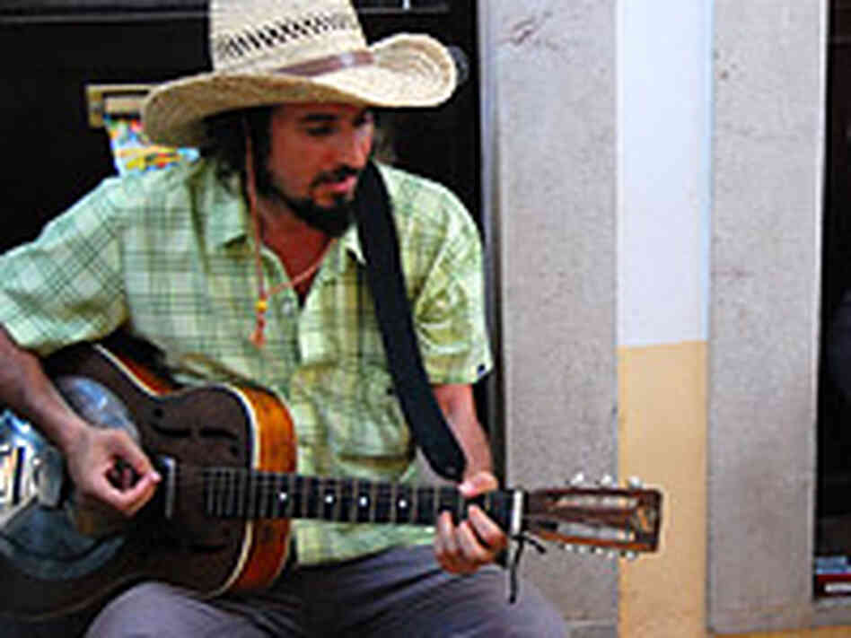 Singer-songwriter Vinicio Capossela Singer-songwriter Vinicio Capossela