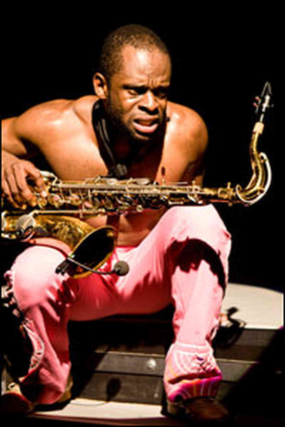 Sahr Ngaujah plays the role Fela Kuti.