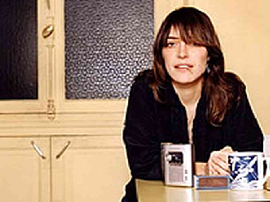 Feist has played in a variety of Canadian and international bands. Feist has played in a variety of Canadian and international bands.