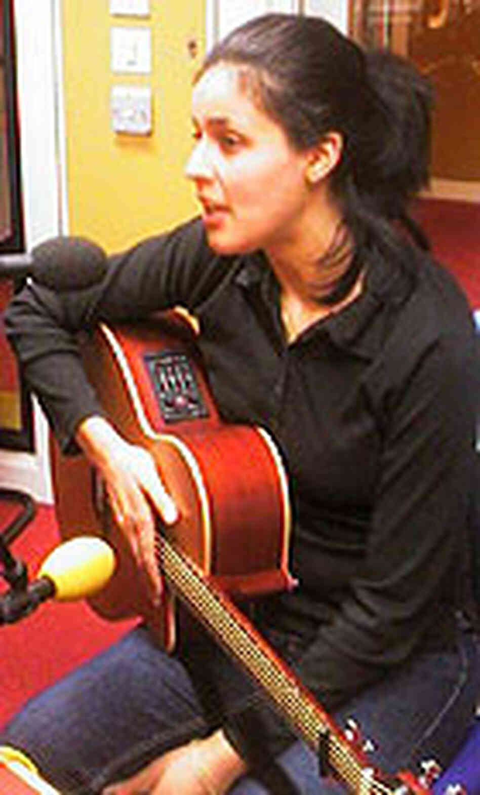 Souad Massi performs in the BBC's London studio Souad Massi performs in the BBC's London studio