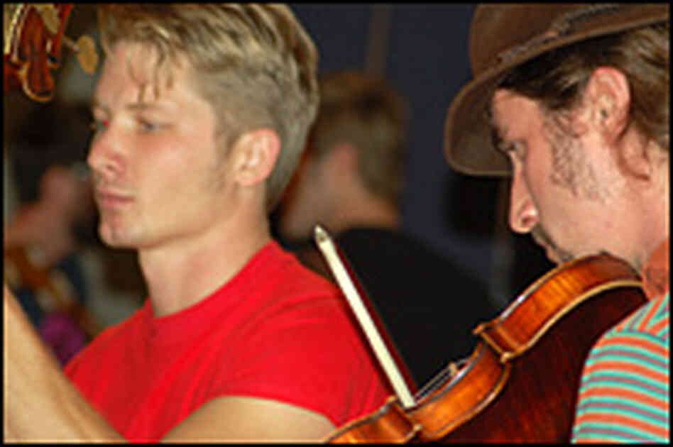 Hackensaw boys Jesse Fiske (left) and Ferd Moyse. Hackensaw boys Jesse Fiske (left) and Ferd Moyse.