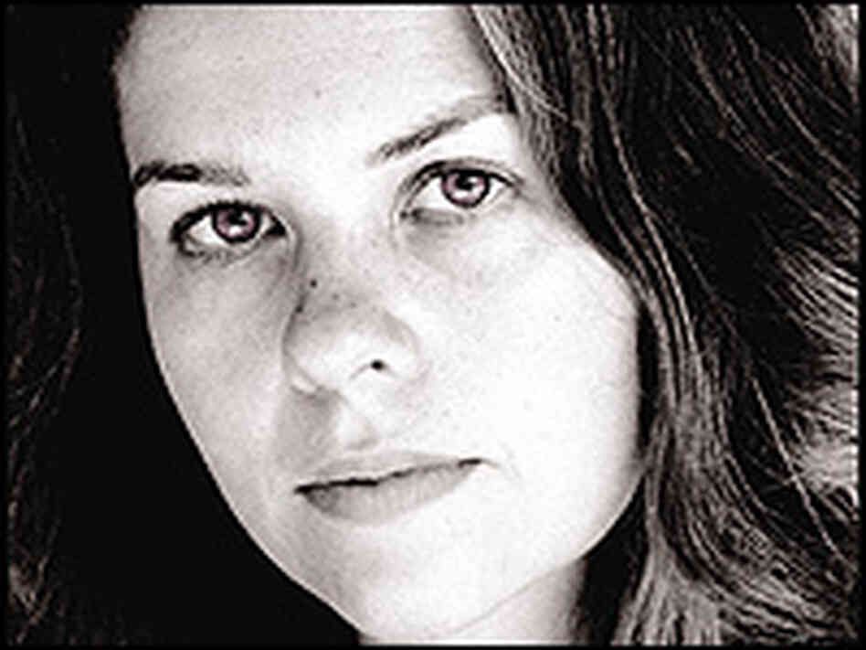 Headshort of novelist Aryn Kyle