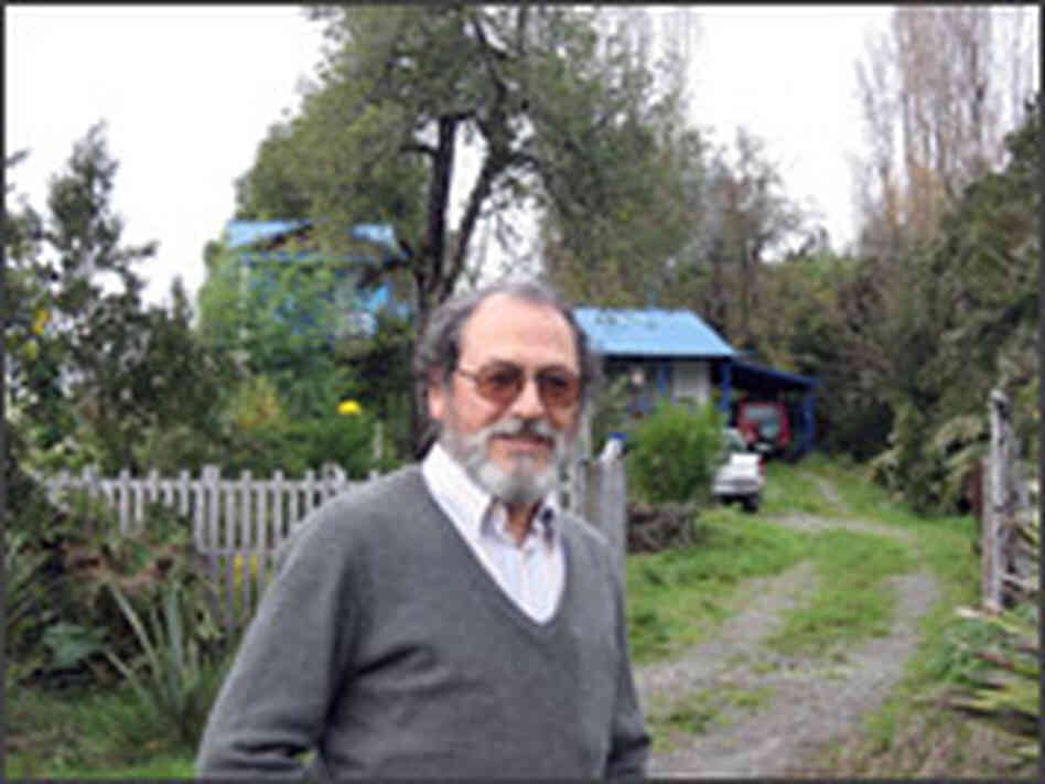 Retired professor Constantino Contreras Oyarzun. Retired professor Constantino Contreras Oyarzun.