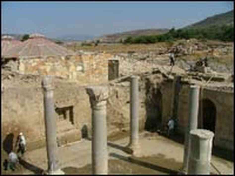 Eight granite columns dwarf workers rushing to complete work before the ruins are flooded. Eight granite columns dwarf workers rushing to complete work before the ruins are flooded.