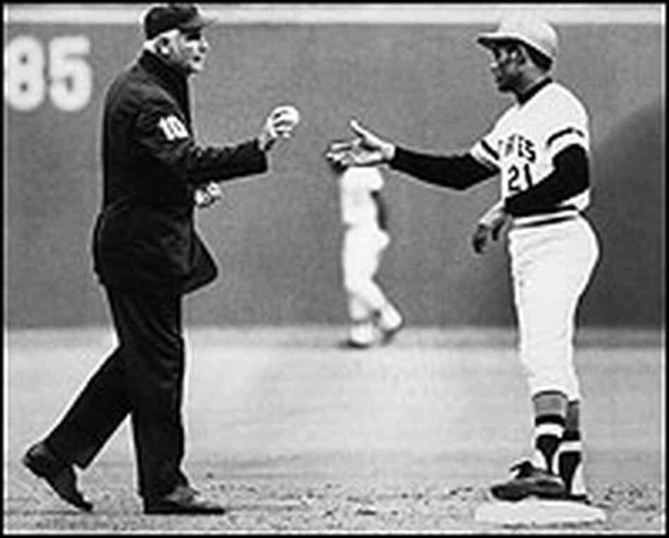 Umpire gives Clemente the ball he struck for career hit no. 3000.