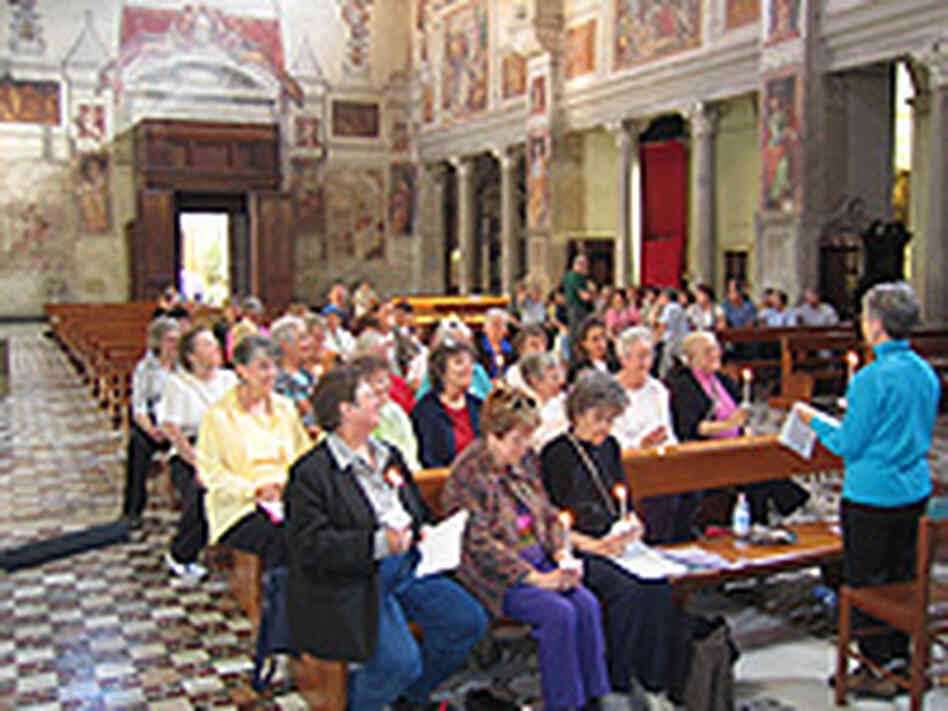 Pilgrims in prayer at St. Praxedes church in Rome. Pilgrims in prayer at St. Praxedes church in Rome.