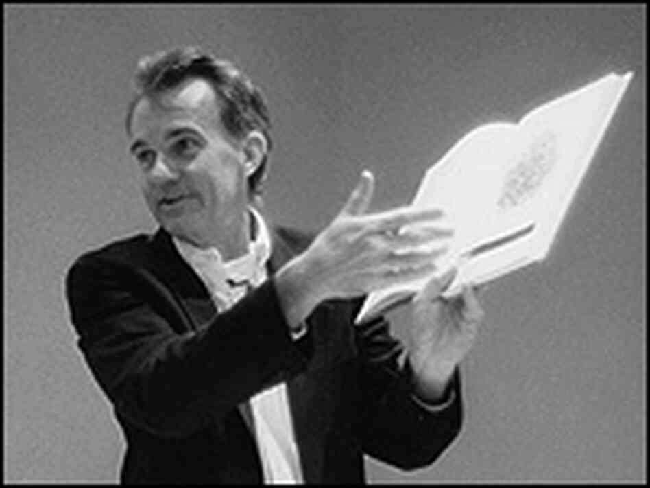 Edward Tufte makes a point during a seminar.