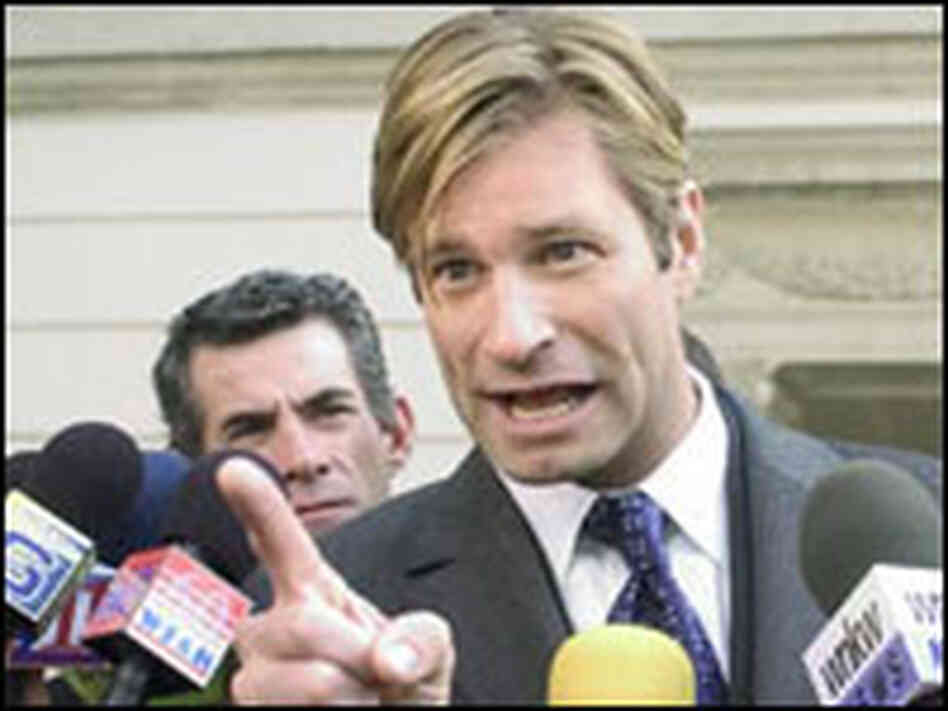 Aaron Eckhart, interviewed by TV cameras in a scene from 'Thank You for Smoking.' Aaron Eckhart, interviewed by TV cameras in a scene from 'Thank You for Smoking.'